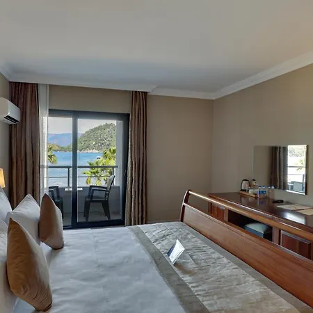 מלון Faros Premium